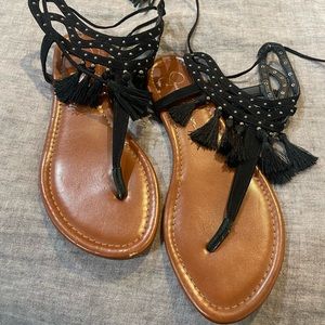 Jessica Simpson flat black sandals with tie back